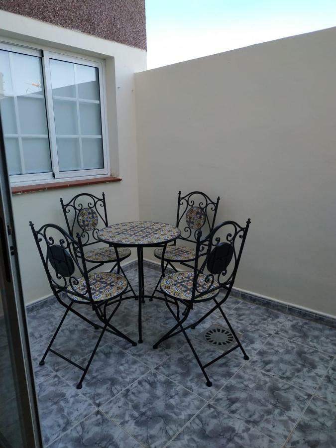Apartment La *